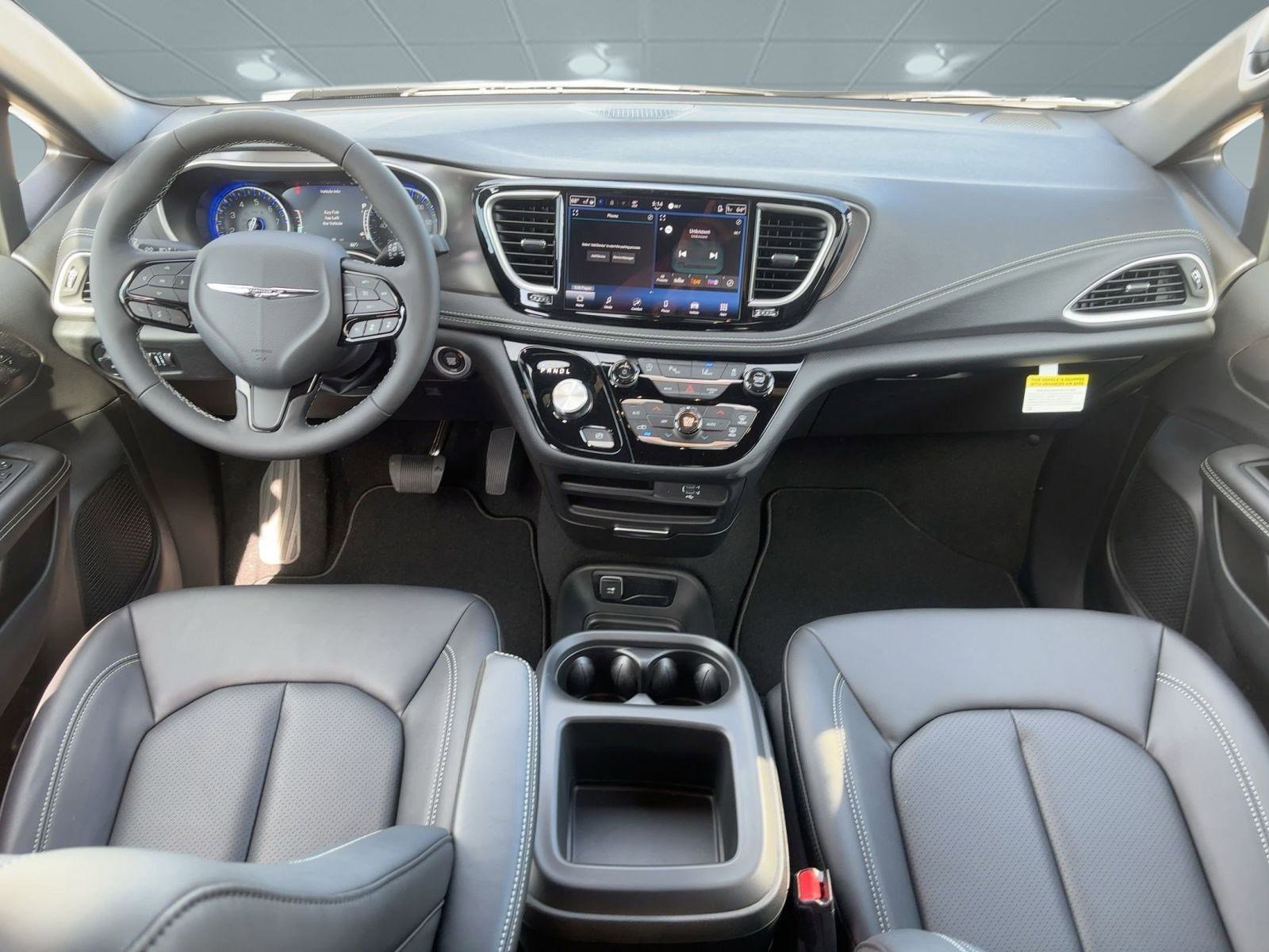 Used 2026 Chrysler Pacifica Select w/ S Appearance Package image 16