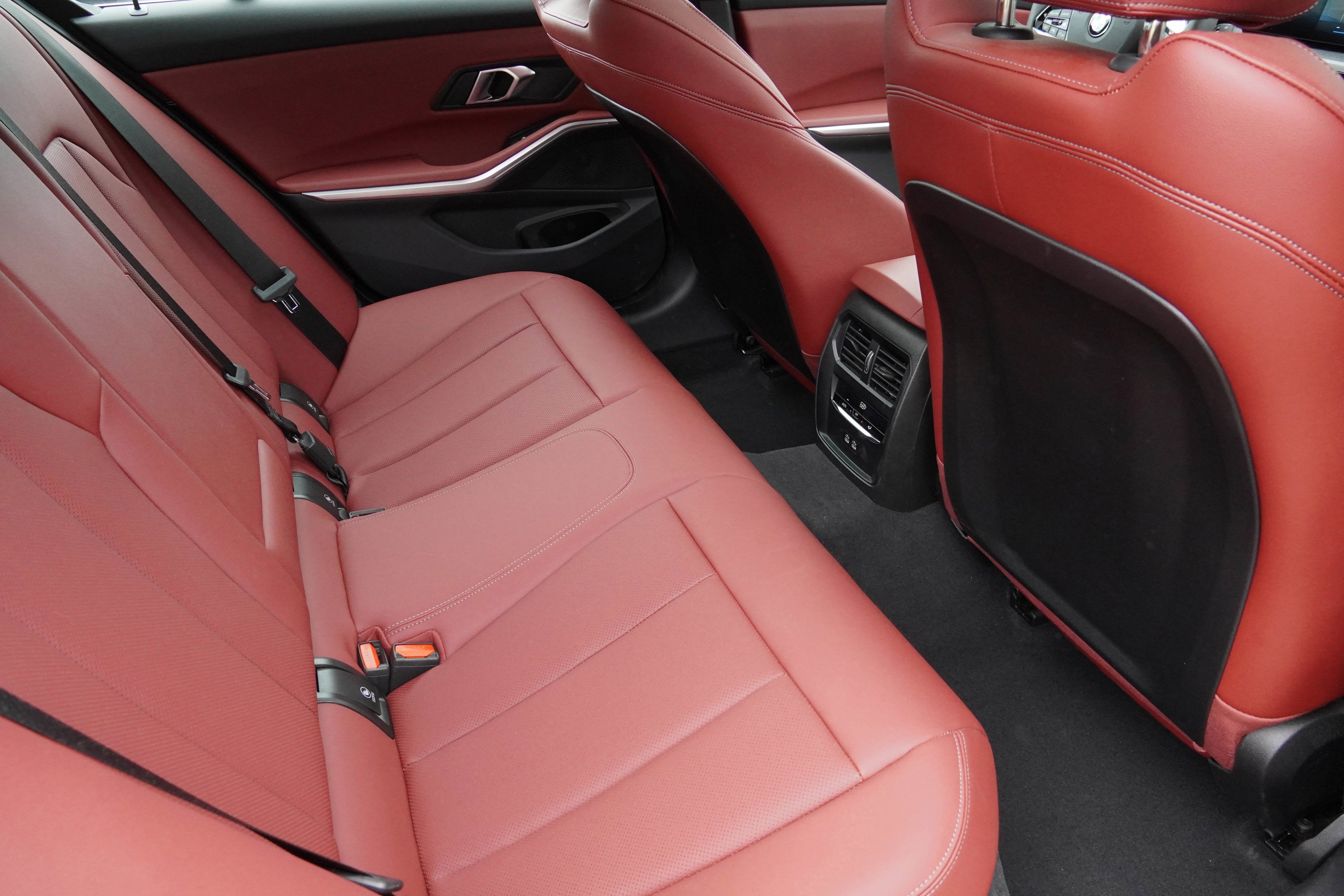 Certified 2025 BMW 330i Sedan RWD image 33