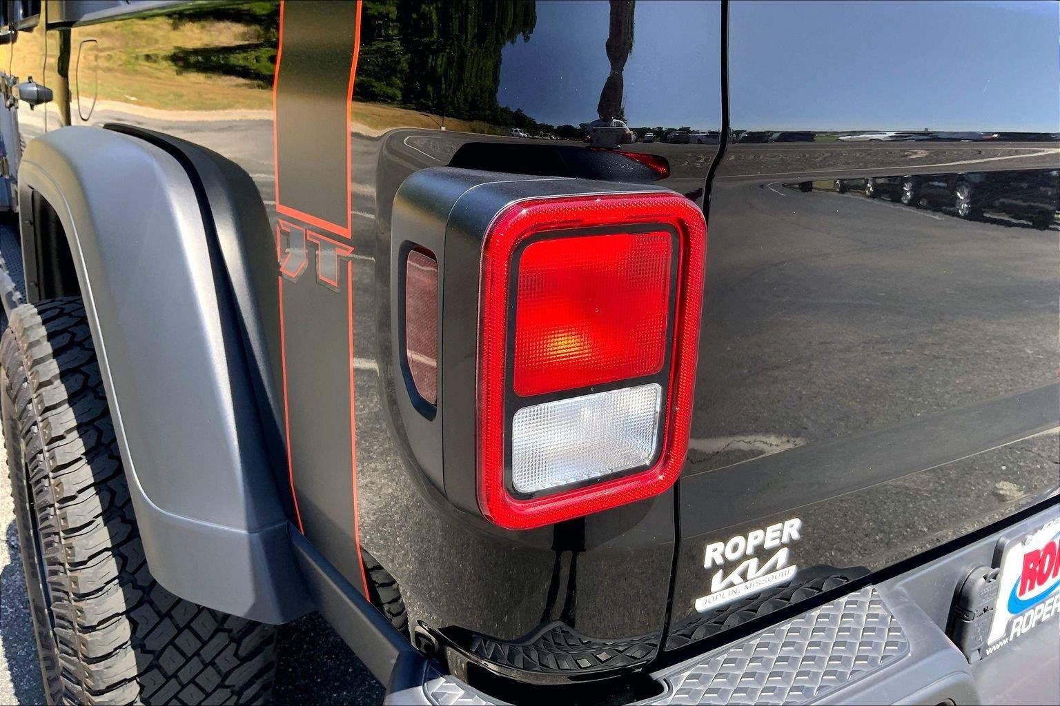 Used 2021 Jeep Gladiator Mojave w/ Cold Weather Group AWD/4WD image 28