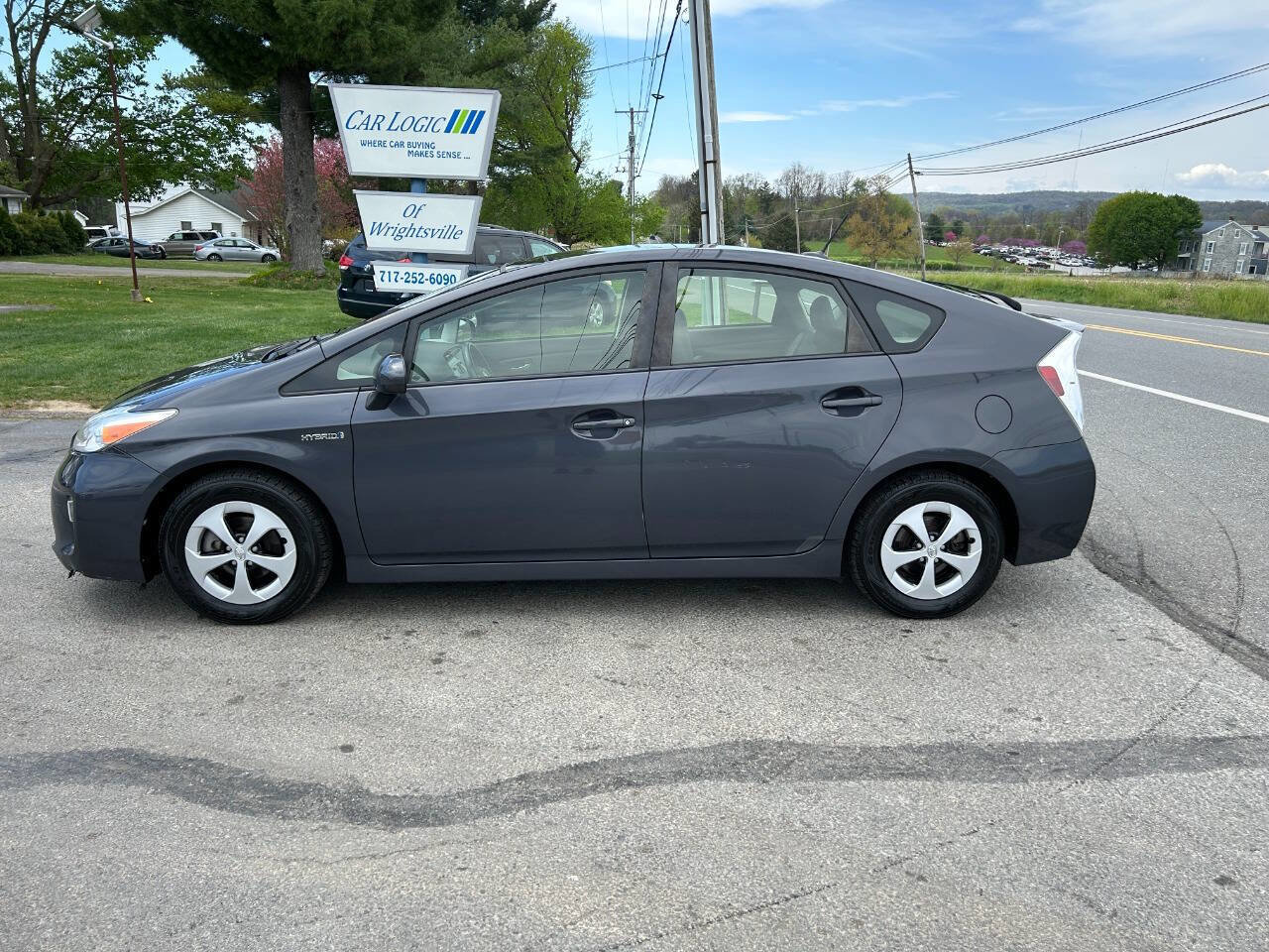 Used 2012 Toyota Prius Four w/ Deluxe Solar Roof Pkg FWD image 6