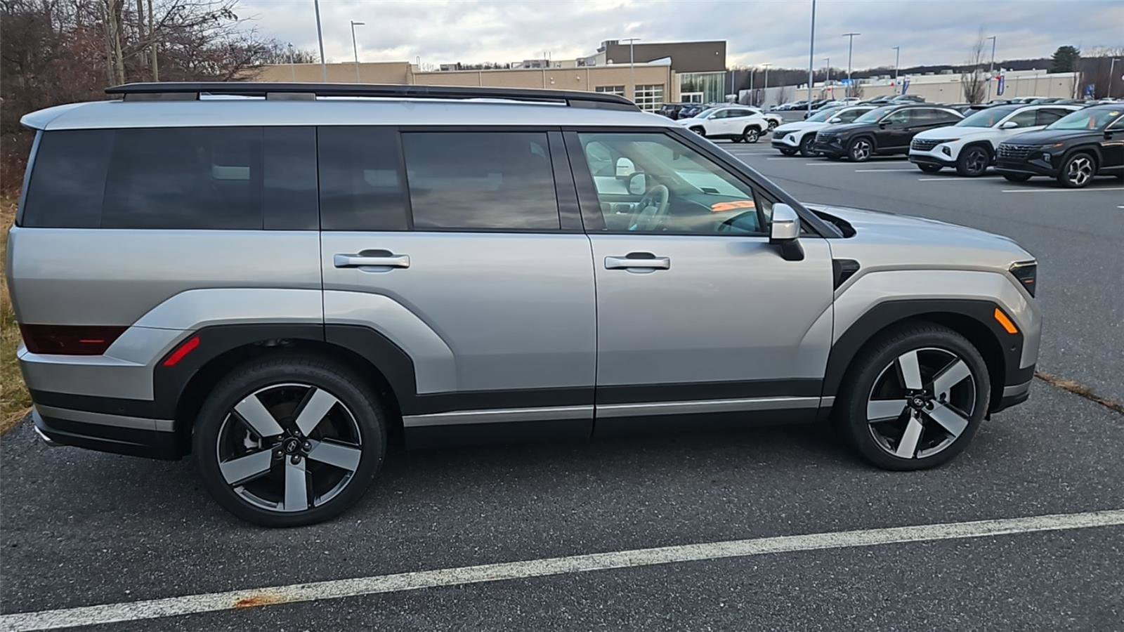 Used 2024 Hyundai Santa Fe Limited image 6