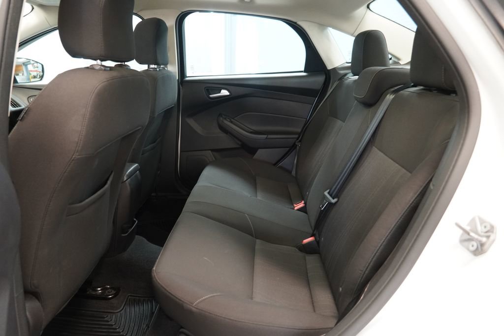 Used 2015 Ford Focus SE FWD image 25