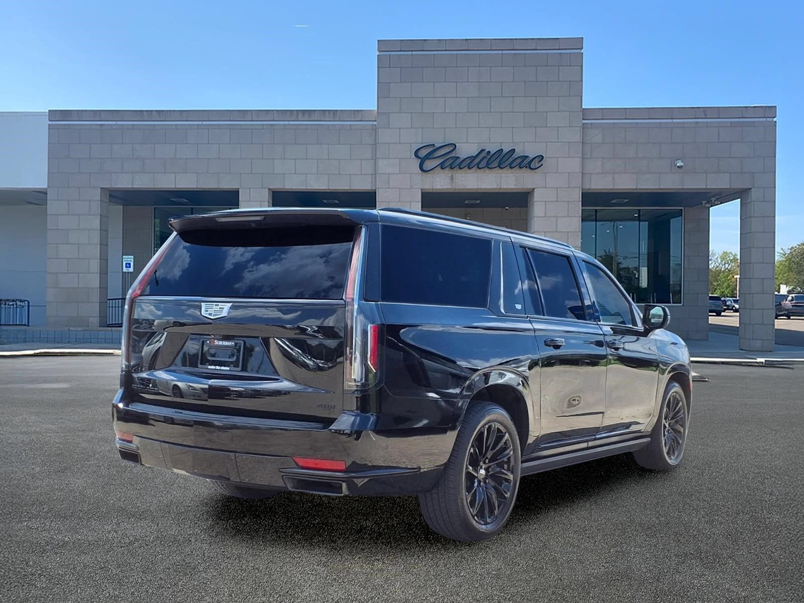 Used 2024 Cadillac Escalade ESV Sport Platinum w/ LPO, ONYX Package AWD/4WD image 4