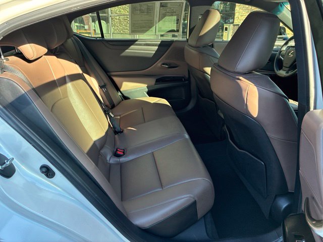 Used 2024 Lexus ES 350 w/ Premium Package FWD image 19