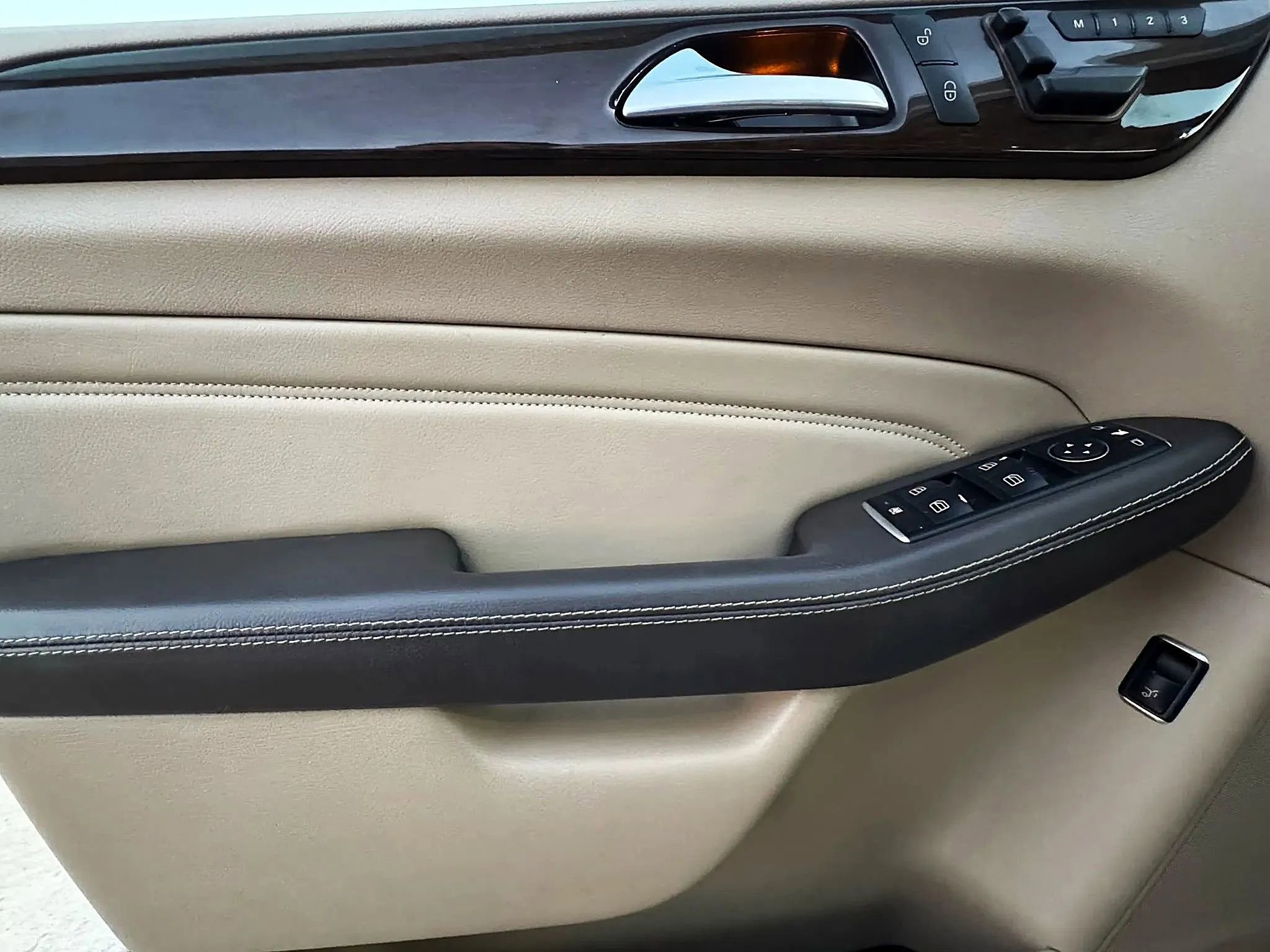 Used 2015 Mercedes-Benz ML 350 ML 350 4MATIC Sport Utility 4D image 28