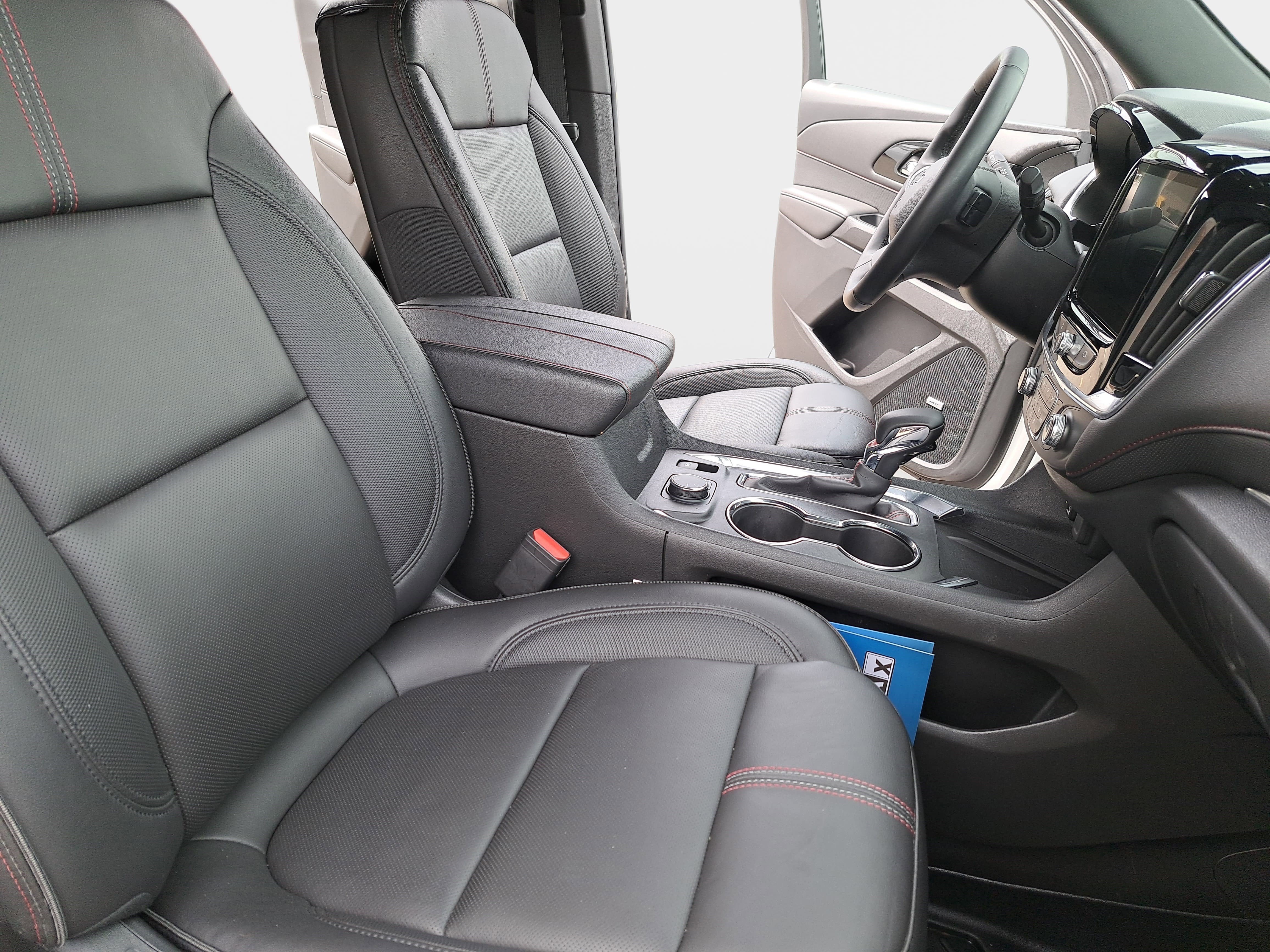 Used 2023 Chevrolet Traverse RS image 10