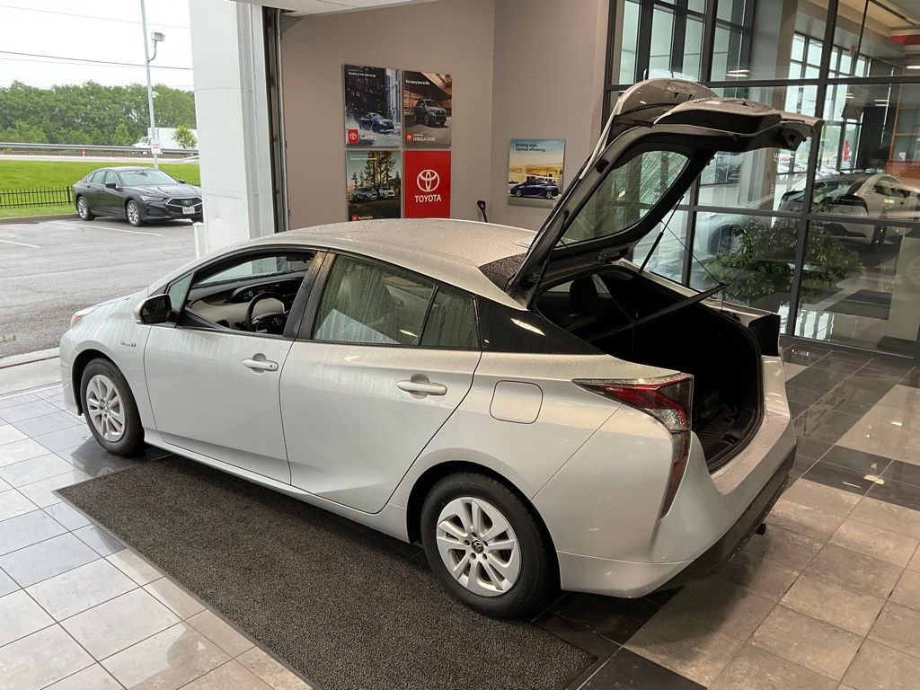 Used 2017 Toyota Prius Two FWD image 20