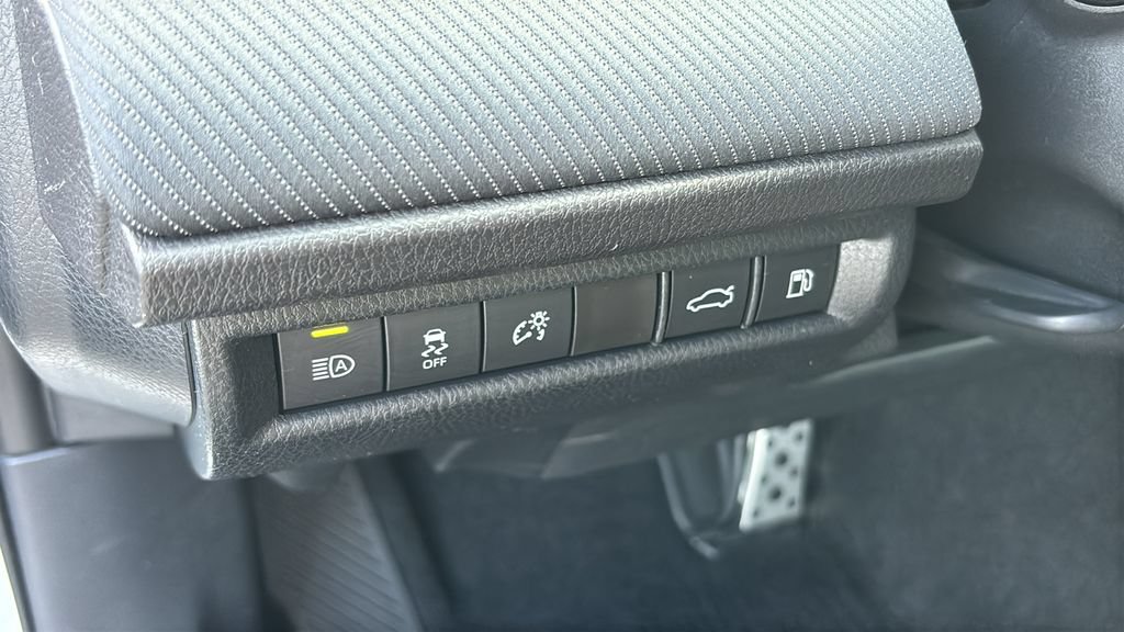 Used 2025 Toyota Camry SE FWD image 13