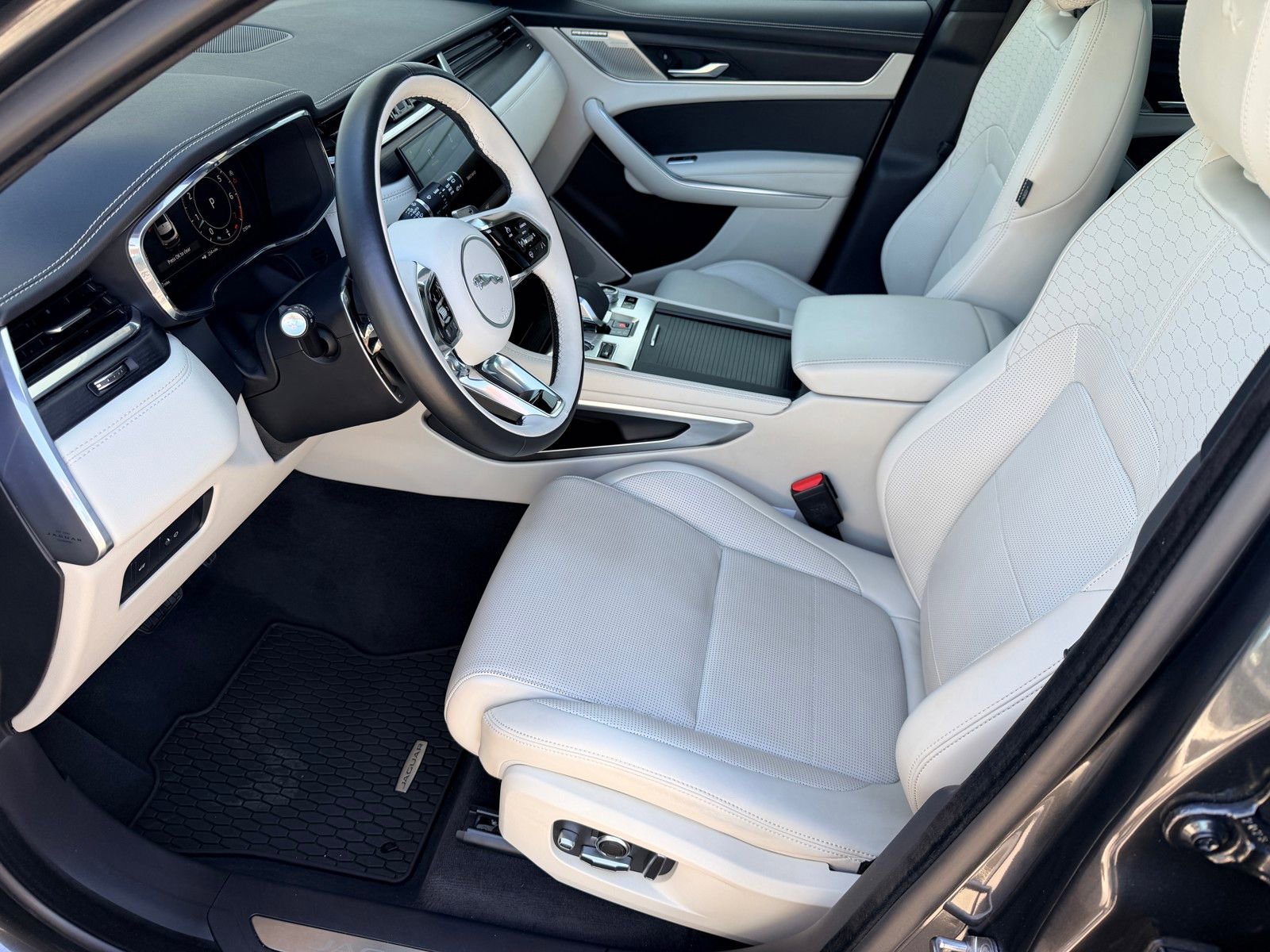 Used 2025 Jaguar F-PACE R-Dynamic S AWD/4WD image 18