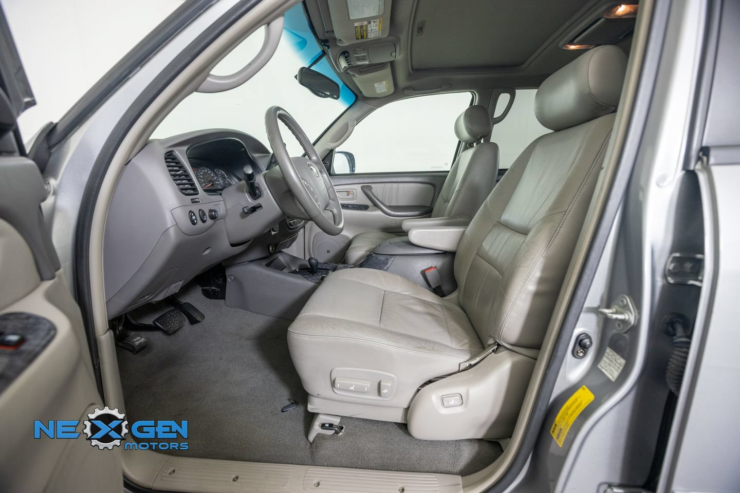 Used 2004 Toyota Sequoia Limited w/ Preferred Accessory Pkg AWD/4WD image 12
