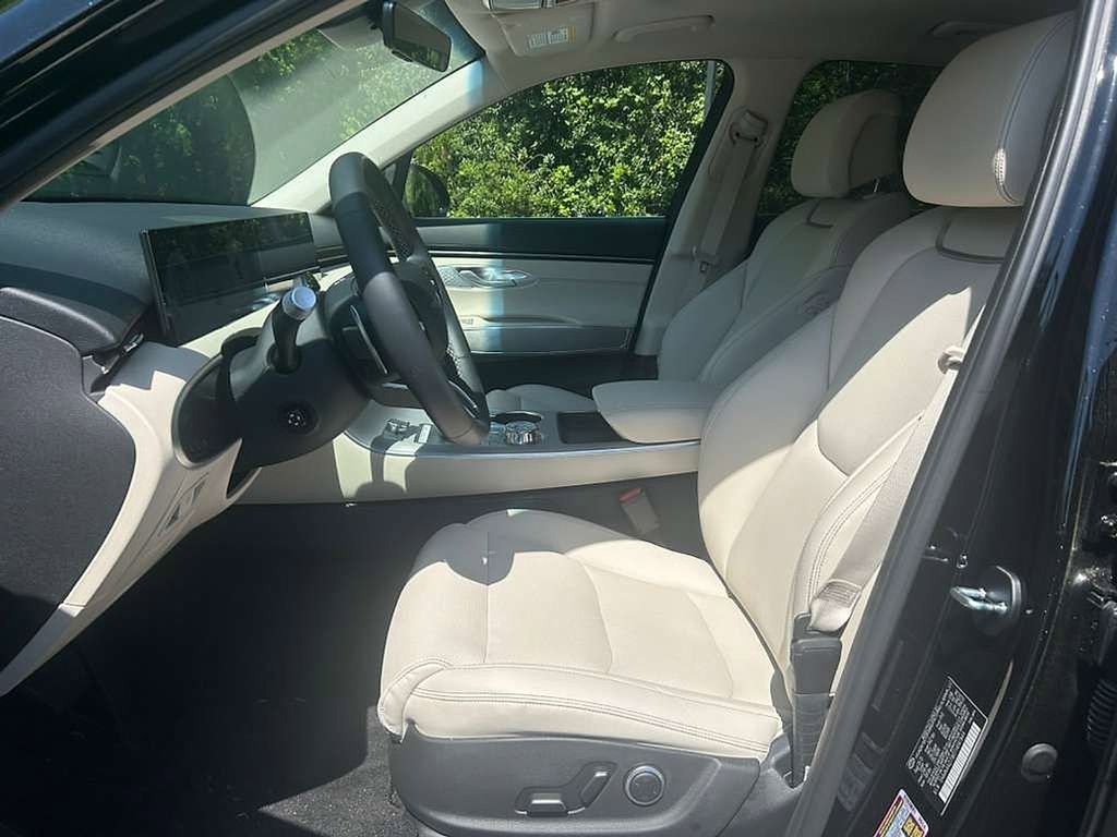Certified 2026 Genesis GV70 2.5T Select AWD/4WD image 7