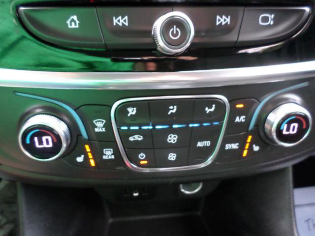 Used 2021 Chevrolet Traverse LT image 22