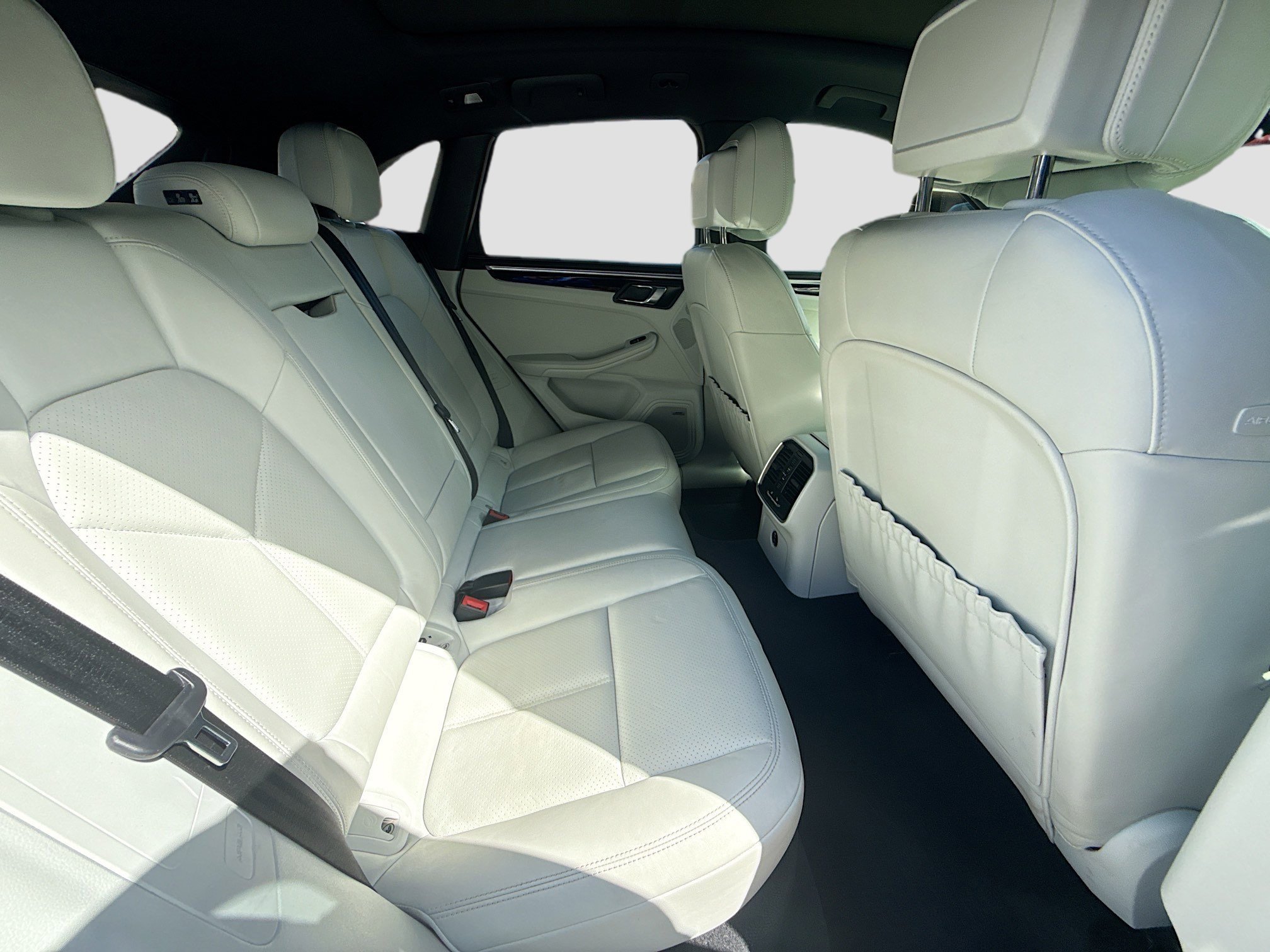 Used 2022 Porsche Macan w/ Premium Package Plus image 27