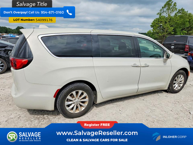 Used 2020 Chrysler Pacifica Touring FWD image 4