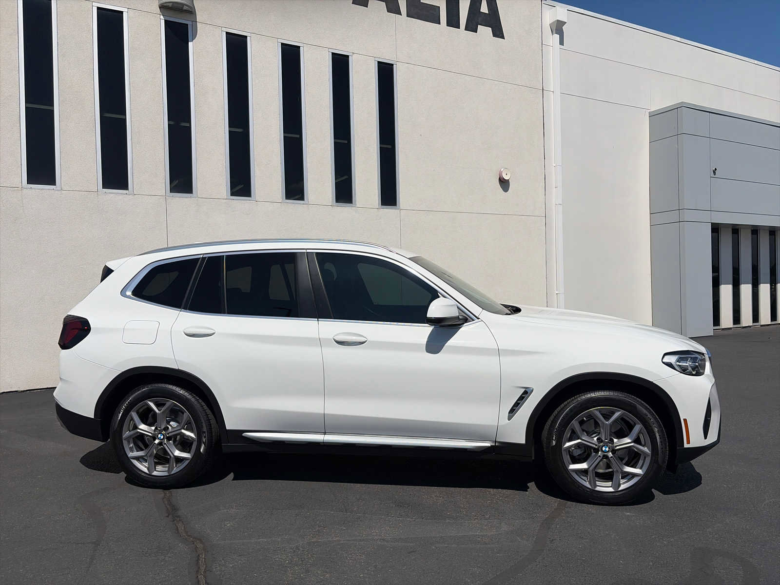 Used 2022 BMW X3 xDrive30i w/ Premium Package image 5