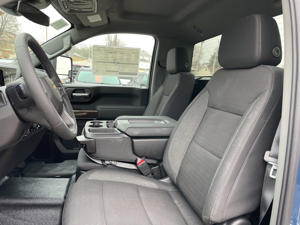 New 2026 Chevrolet Silverado 3500 LT image 3