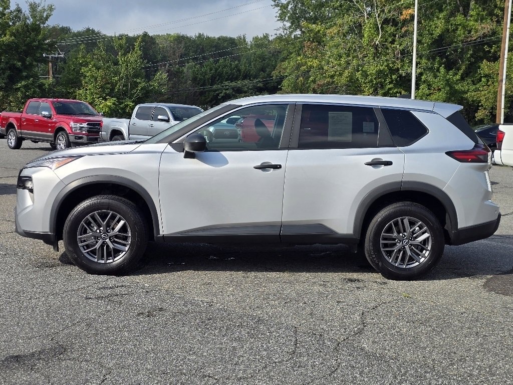 Used 2024 Nissan Rogue S image 23