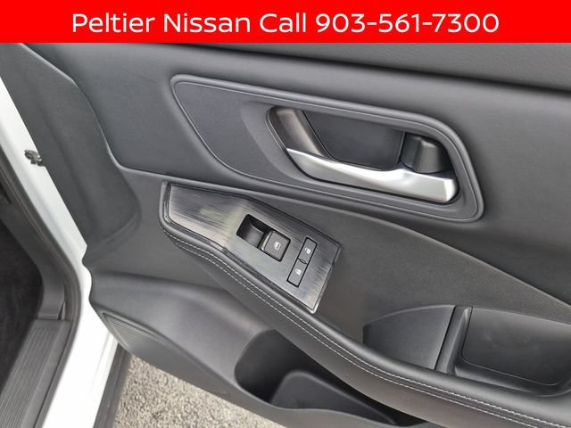 Certified 2024 Nissan Rogue SV FWD image 15