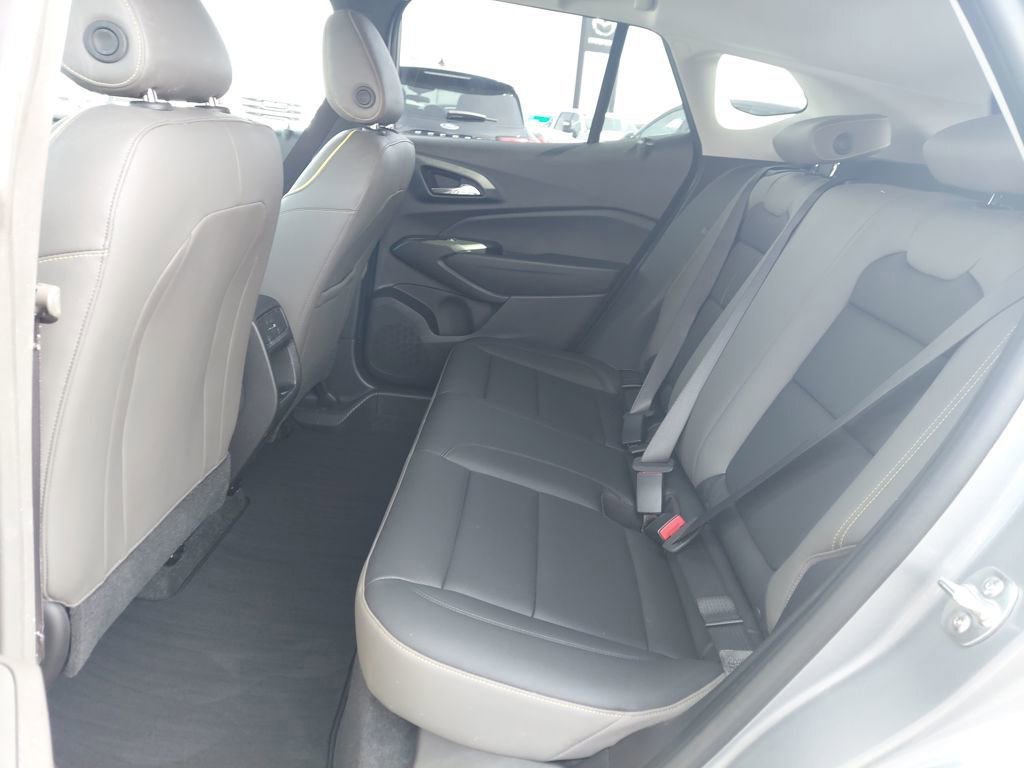 Used 2025 Chevrolet Trax ACTIV w/ Driver Confidence Package image 28