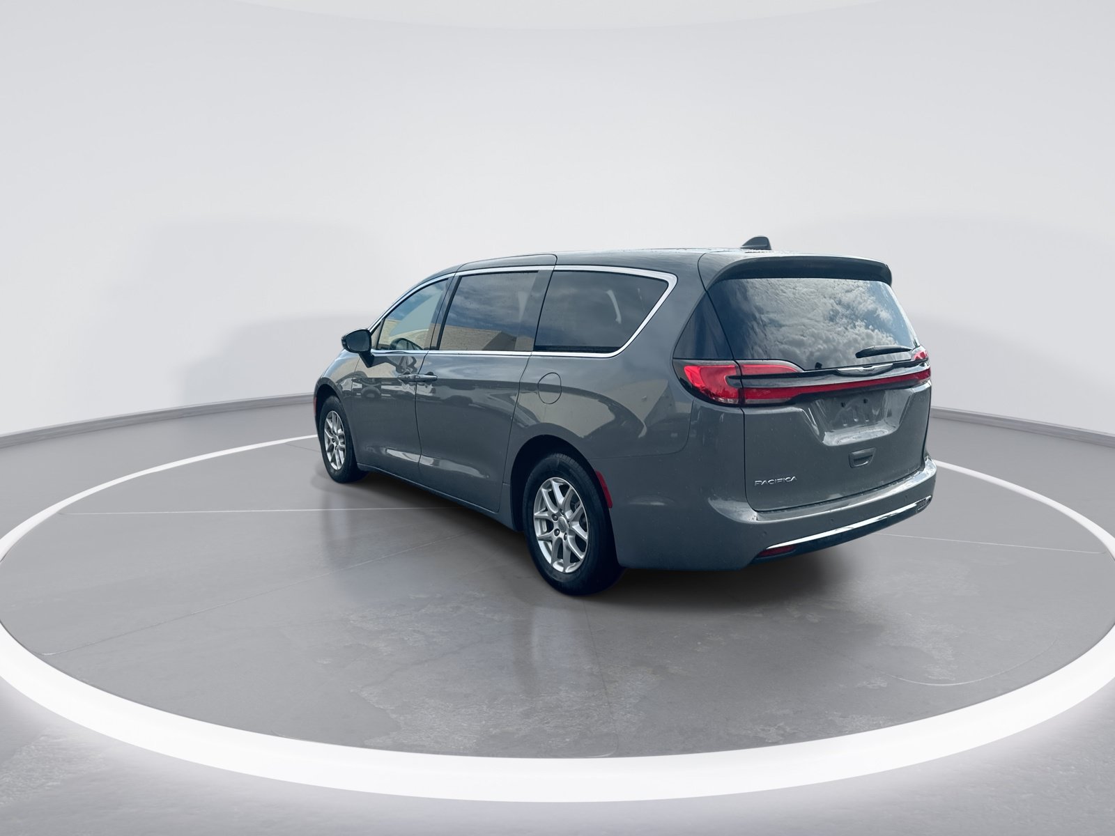 Used 2025 Chrysler Pacifica Select FWD image 7