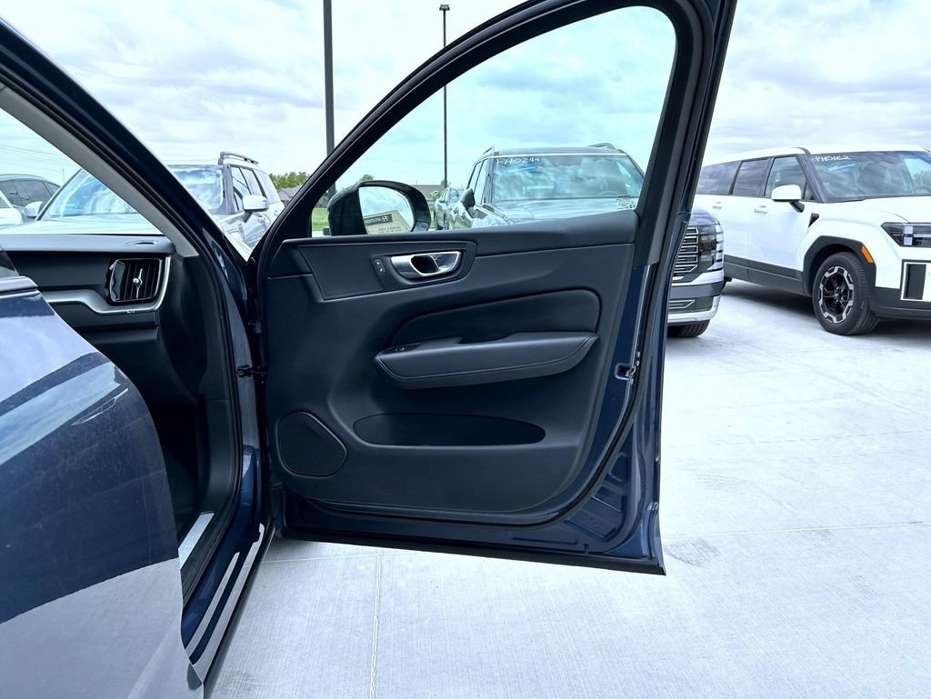 Used 2024 Volvo XC60 B5 Core w/ Climate Package AWD/4WD image 16