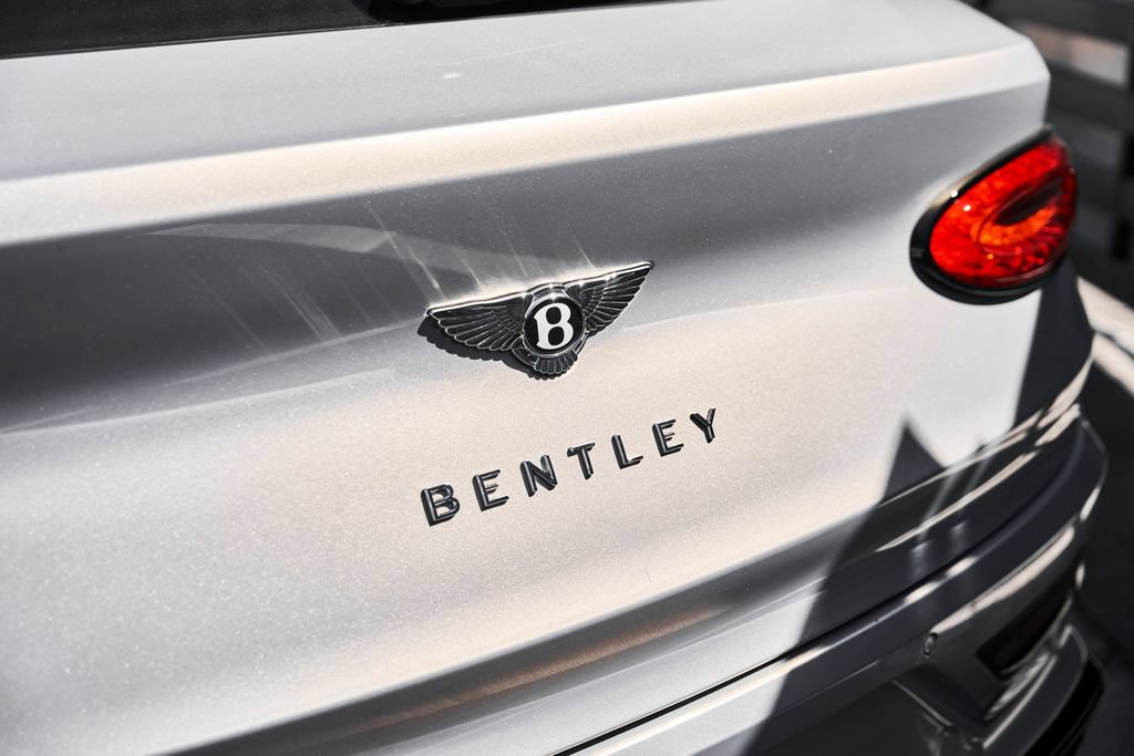 Used 2025 Bentley Bentayga AWD/4WD image 12