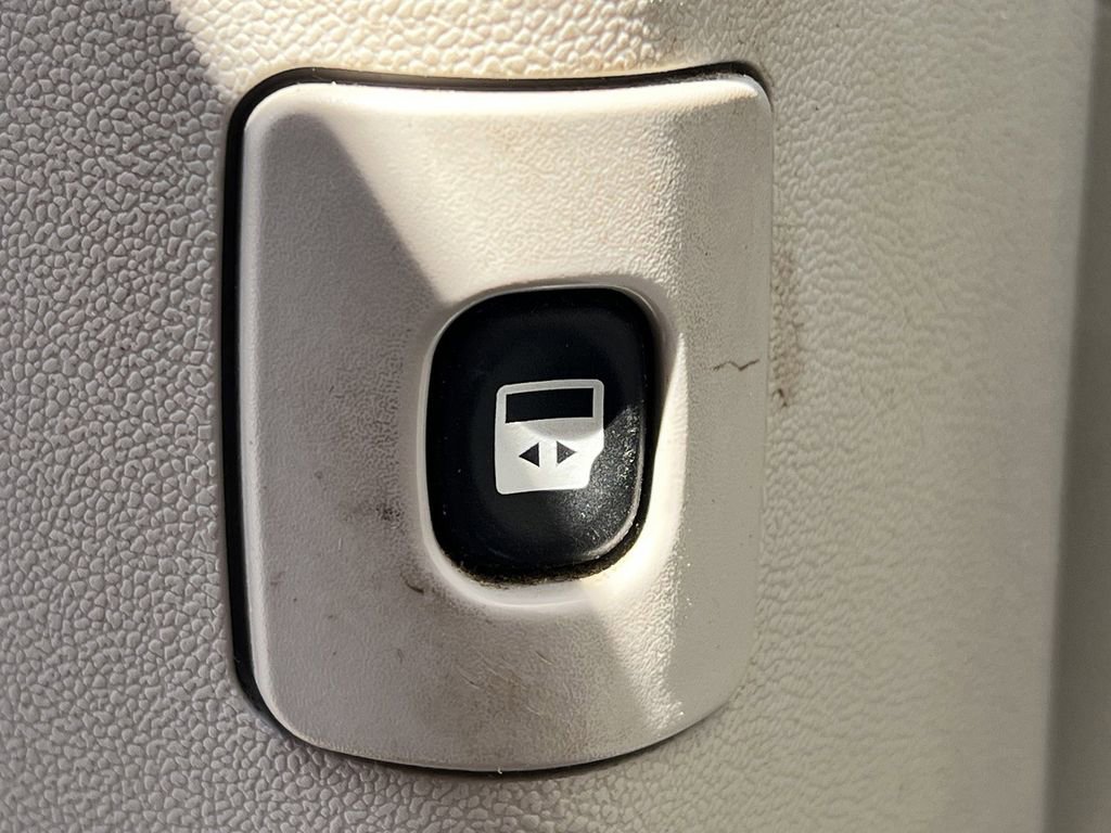 Used 2010 Chrysler Town & Country Touring FWD image 26