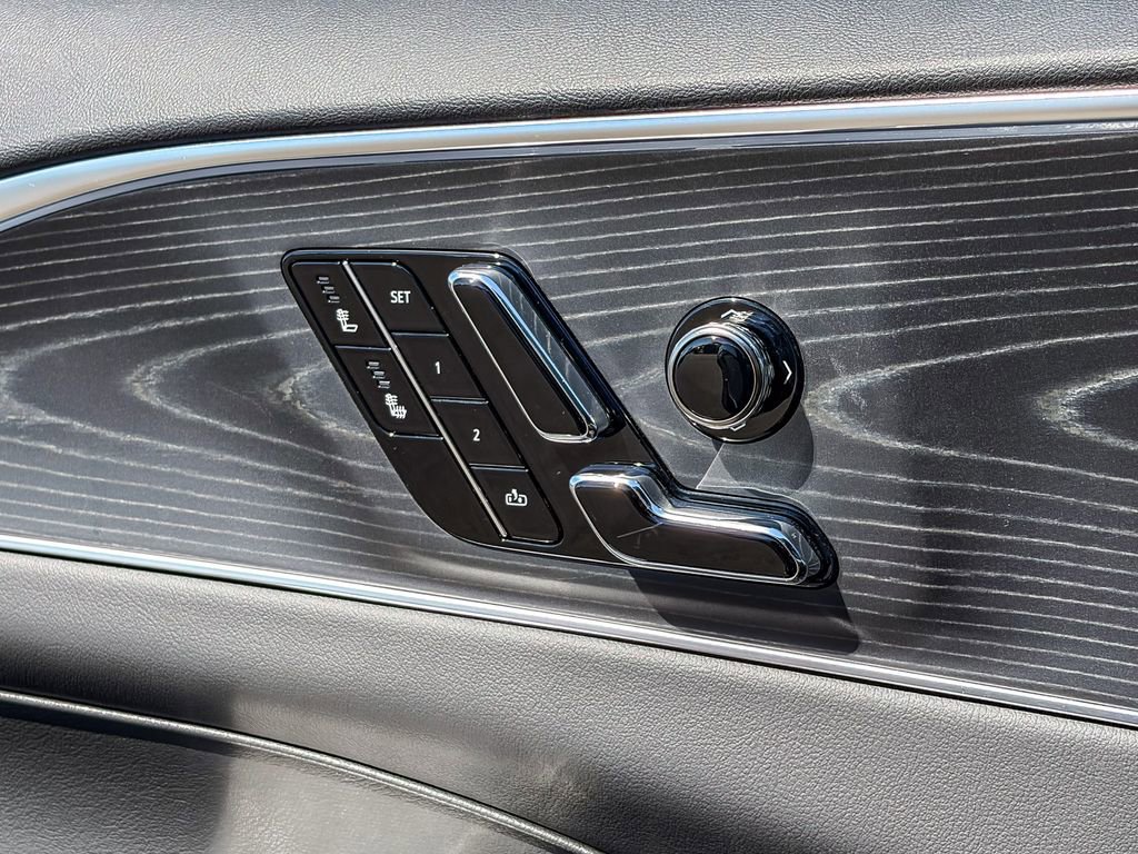 Certified 2025 Cadillac Lyriq Luxury image 43
