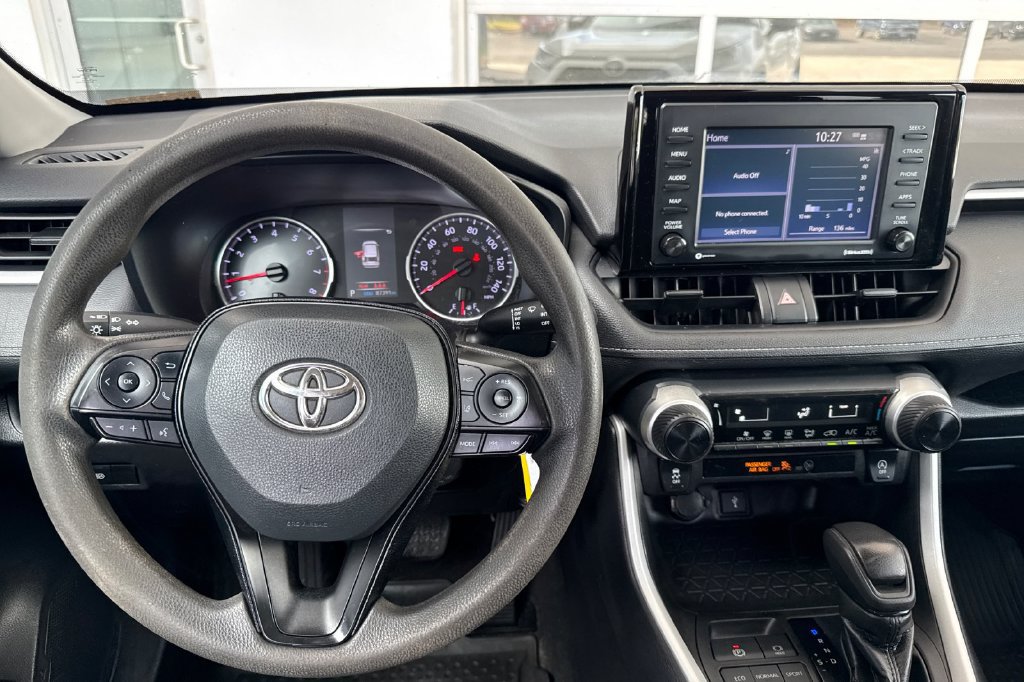 Used 2021 Toyota RAV4 LE AWD/4WD image 16