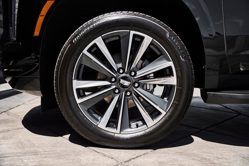 Used 2025 Cadillac Escalade ESV Sport AWD/4WD image 3