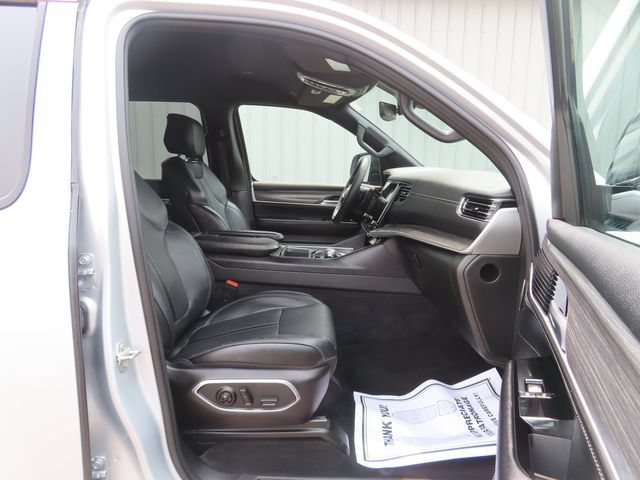 Used 2023 Jeep Wagoneer L Series II AWD/4WD image 24