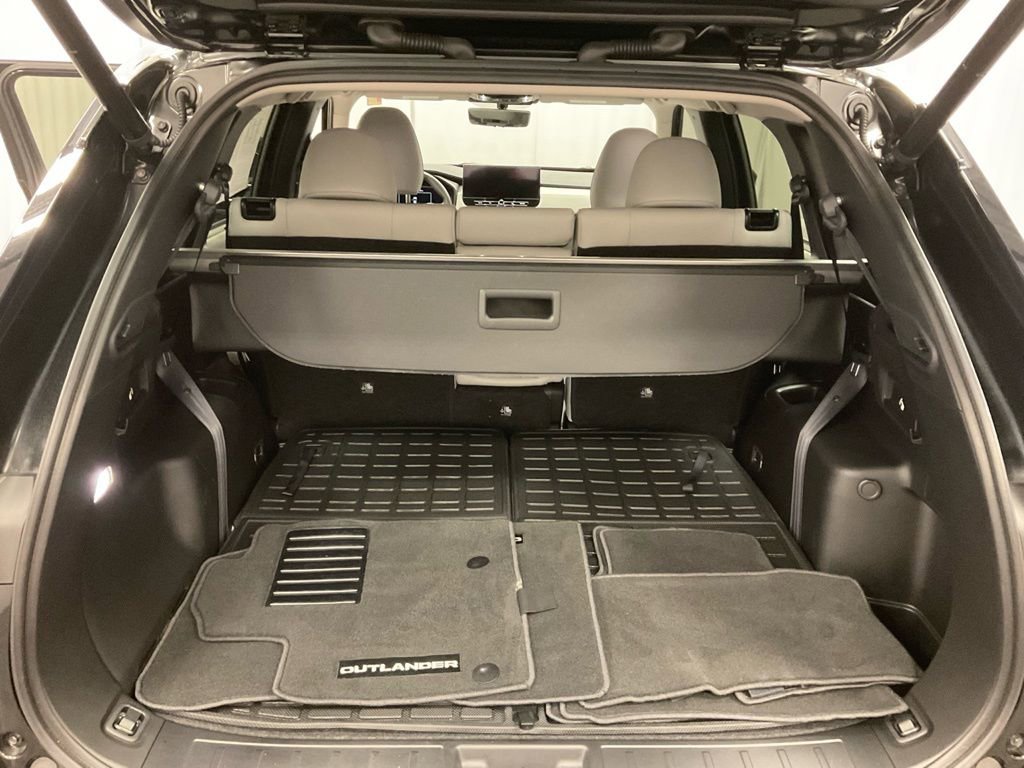 Used 2025 Mitsubishi Outlander AWD image 8