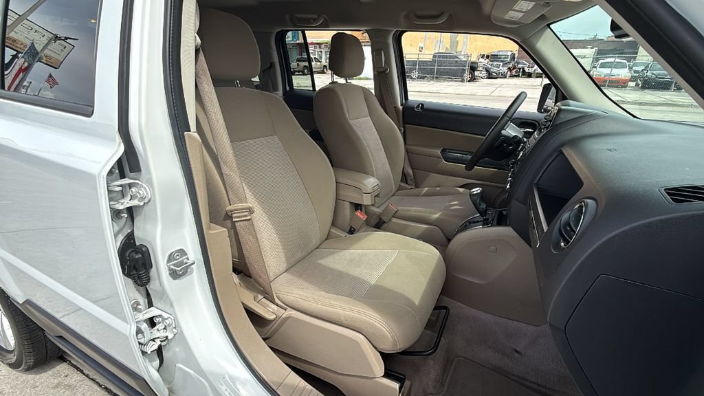 Used 2017 Jeep Patriot Latitude FWD image 38
