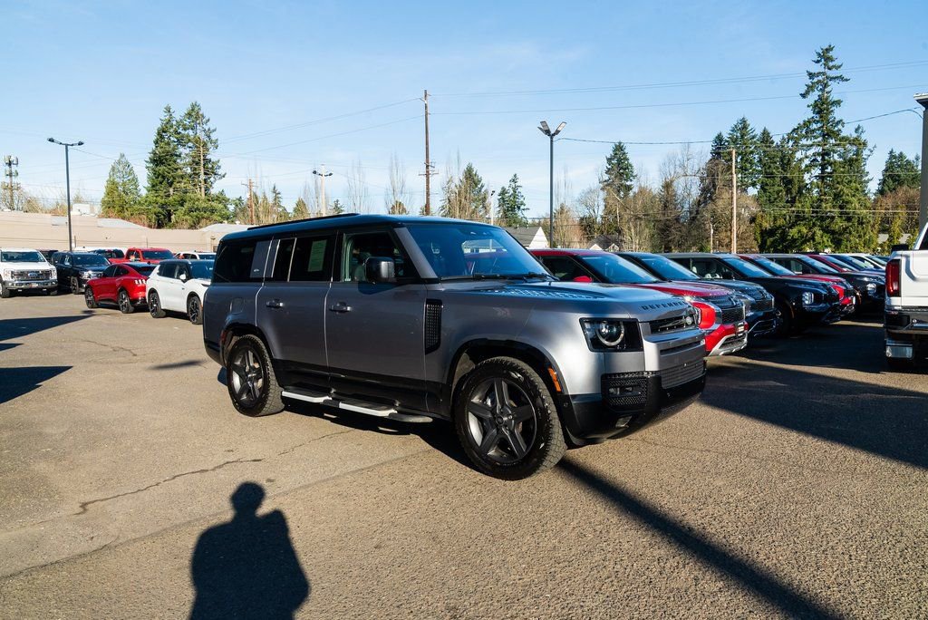 Used 2023 Land Rover Defender 130 X-Dynamic SE image 24