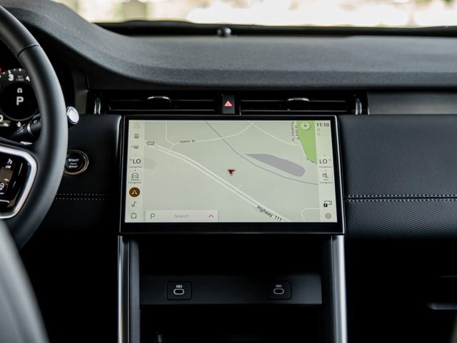 Used 2024 Land Rover Discovery Sport Dynamic SE image 18