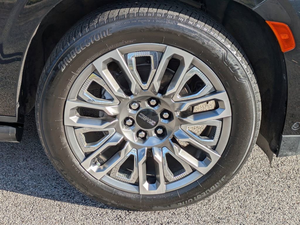 Used 2023 GMC Yukon Denali Ultimate image 11