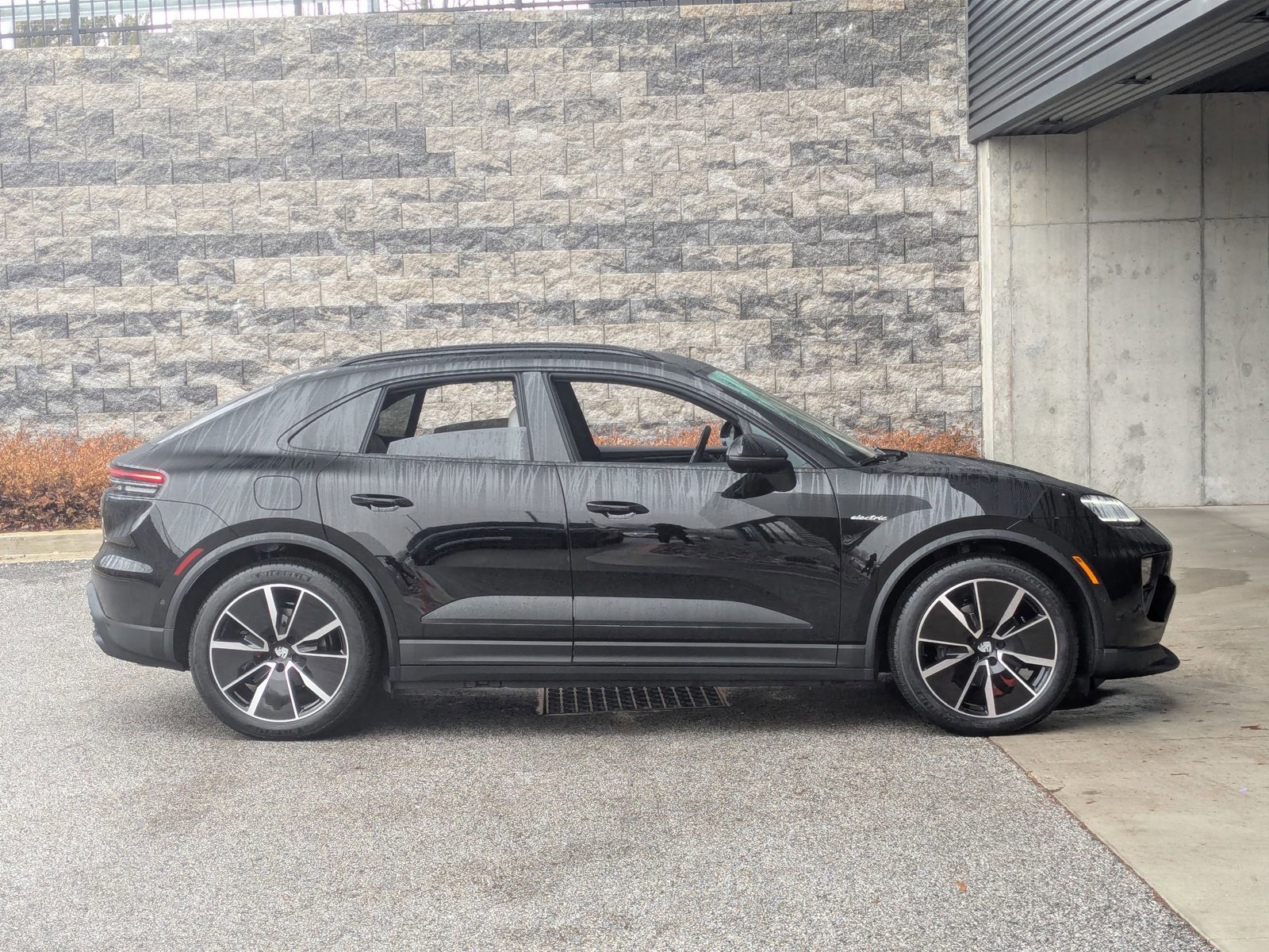 New 2026 Porsche Macan 4 Electric image 8