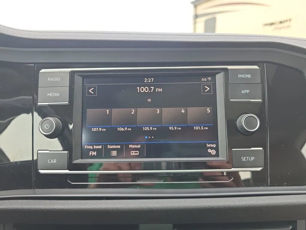 Used 2019 Volkswagen Jetta SE w/ Cold Weather Package image 26