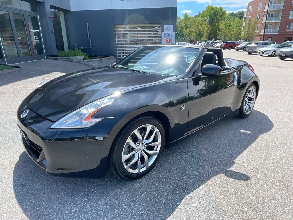 Used 2010 Nissan 370Z Touring RWD image 2