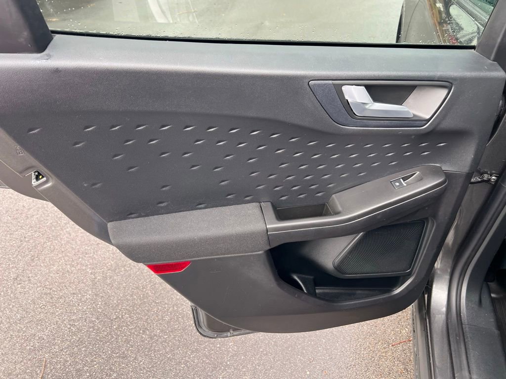 Used 2020 Ford Escape SE image 16