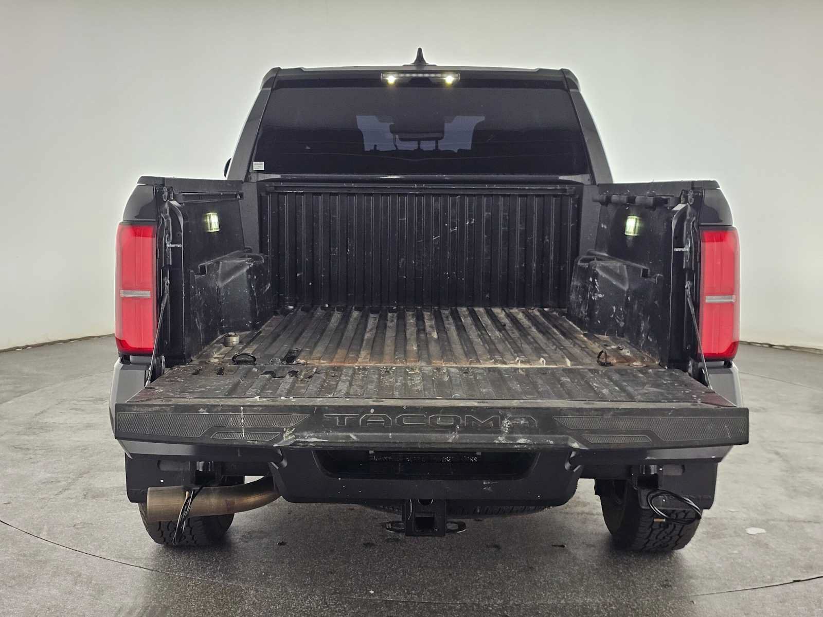 Used 2025 Toyota Tacoma SR5 AWD/4WD image 14