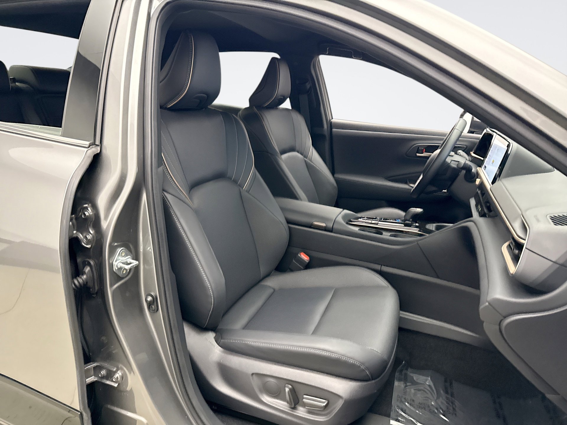 Used 2025 Toyota Crown XLE AWD/4WD image 17