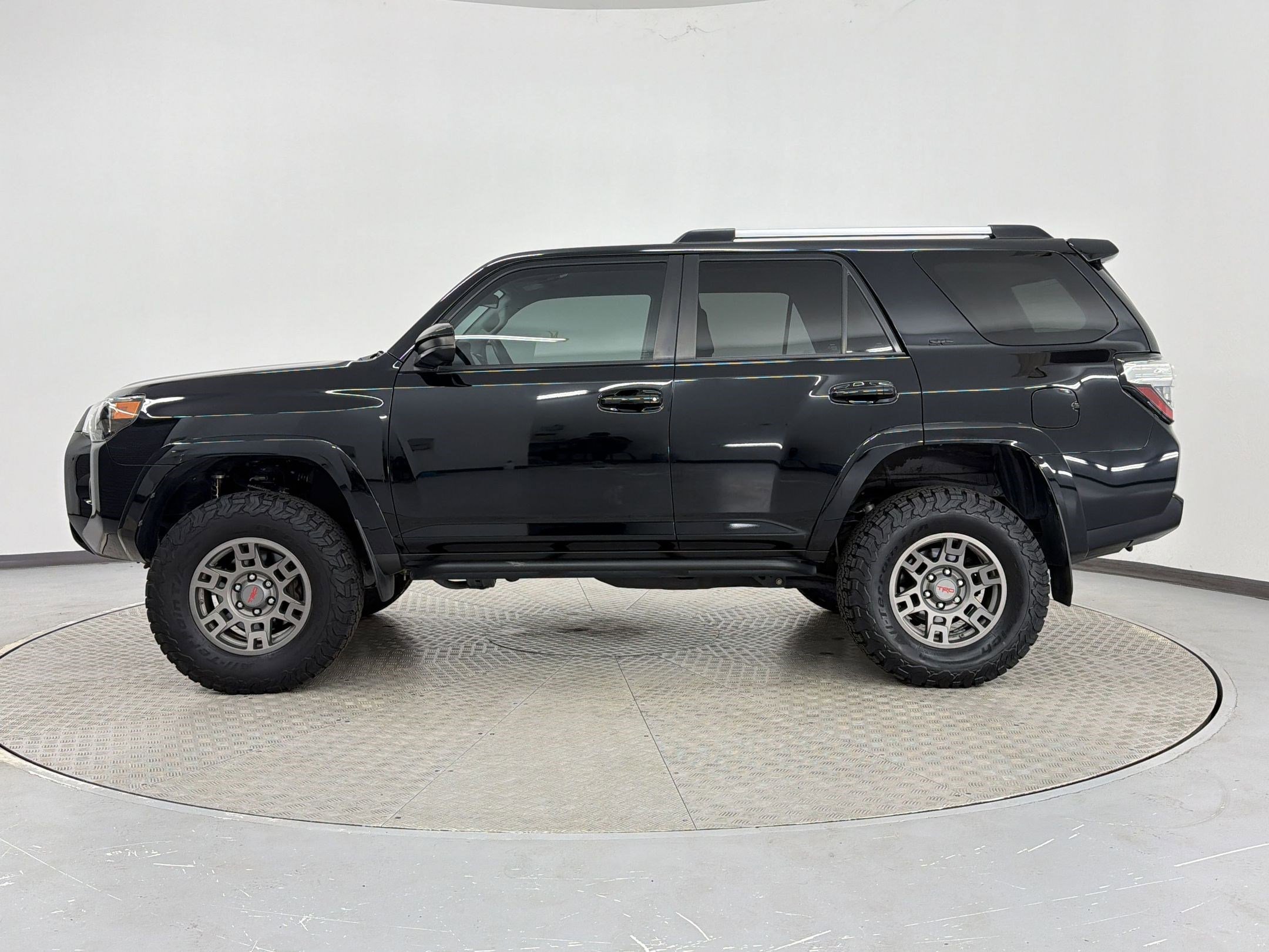 Used 2019 Toyota 4Runner SR5 image 2