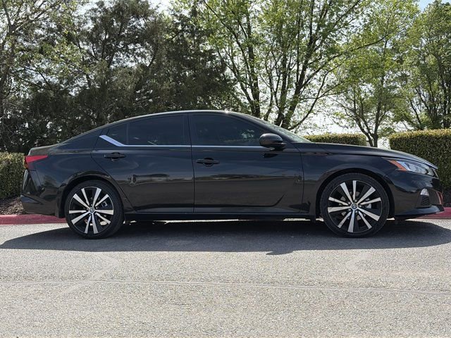 Used 2021 Nissan Altima 2.5 SR image 2