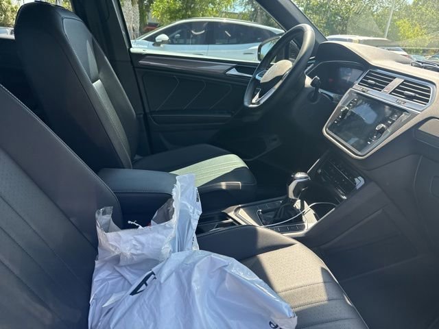 Used 2023 Volkswagen Tiguan SE R-Line FWD image 13