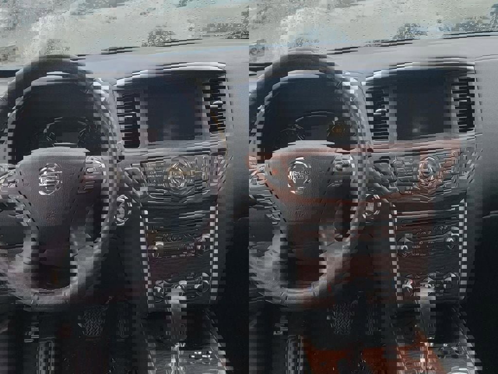 Used 2020 Nissan Pathfinder Platinum image 8