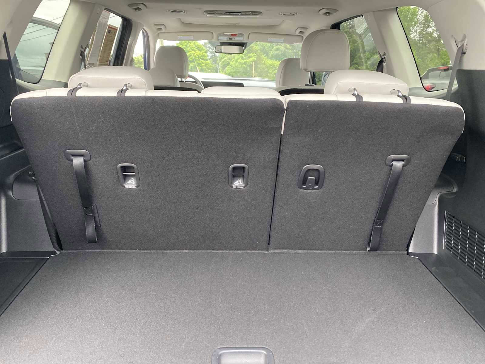 Used 2025 Kia Telluride EX w/ EX Captain's Chair Package FWD image 32