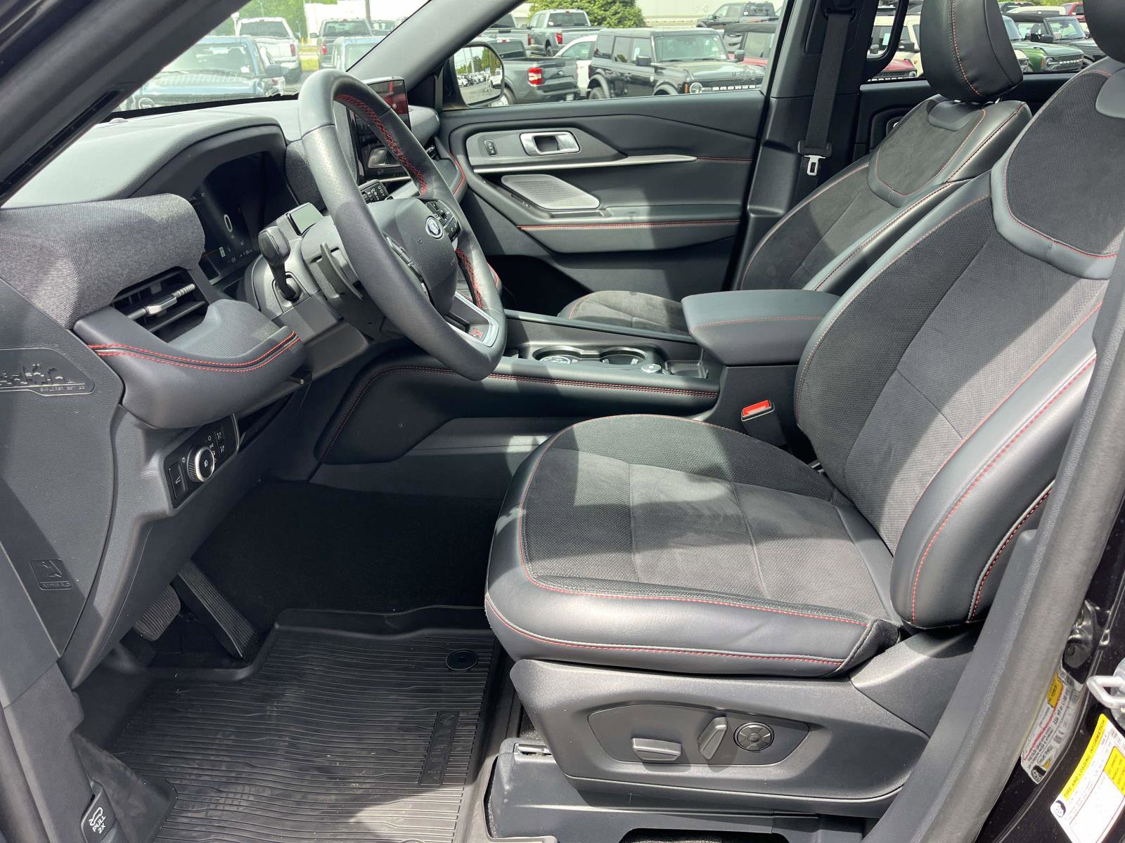 Used 2025 Ford Explorer ST w/ Sun And Sound Package image 15