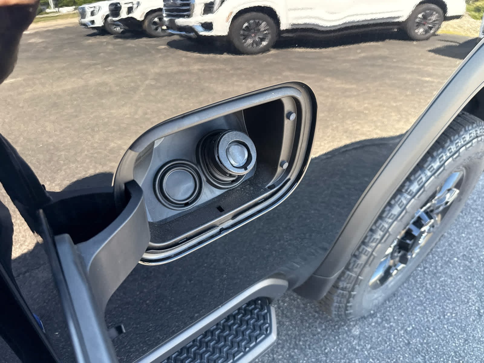 New 2026 GMC Sierra 2500 AT4 w/ AT4 Preferred Package AWD/4WD image 10