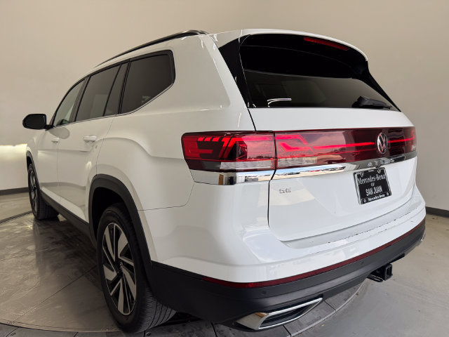 Used 2024 Volkswagen Atlas SE w/ Panoramic Sunroof Package FWD image 9